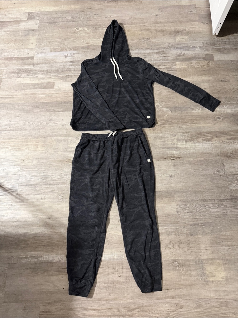 Women’s Vuori camo hoodie and jogger matching set